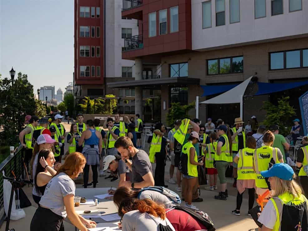 people signing up for cleanup event