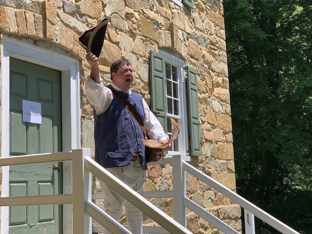 Man in colonial garb making a declaration