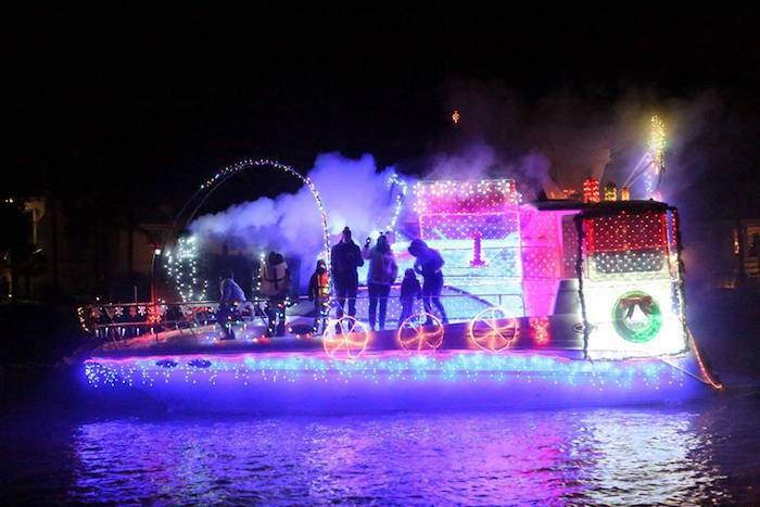 Lake Wylie Christmas Boat Parade 2022 Lake Norman Lighted Boat Parade - Charlotte On The Cheap