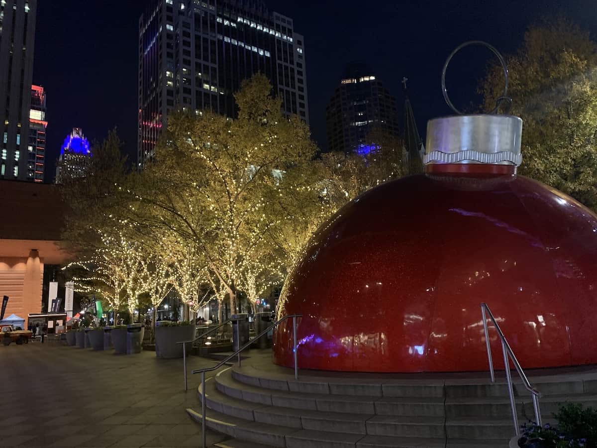 Selfguided Christmas walking tour of Uptown Charlotte, with pictures