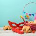 Purim mask hamentaschen, basket