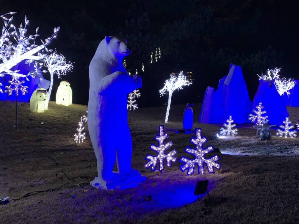 Polar bears and snow flakes in winter scene