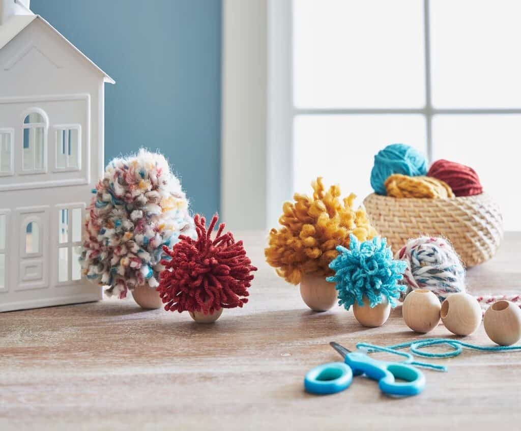 pom pom craft and scissors
