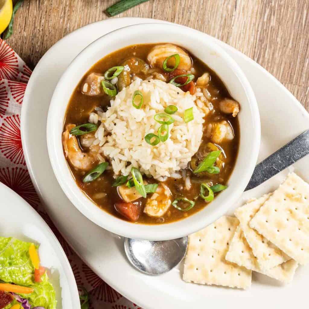 bowl of gumbo with crackers