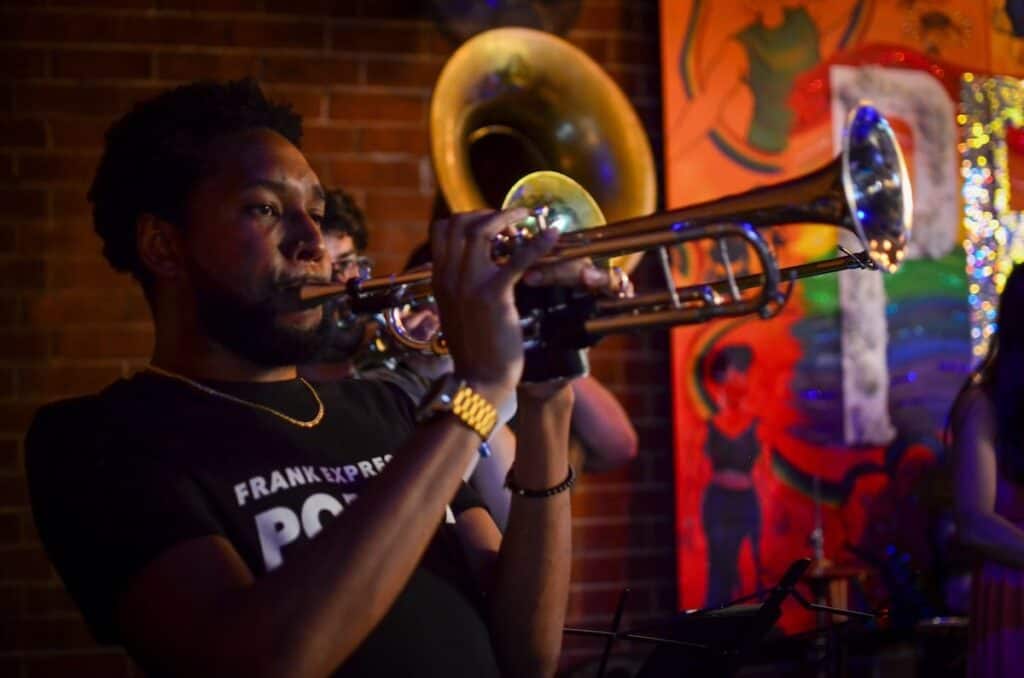 Musican plalying trumpet