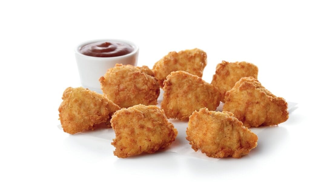 8 chicken nuggets and dipping sauce