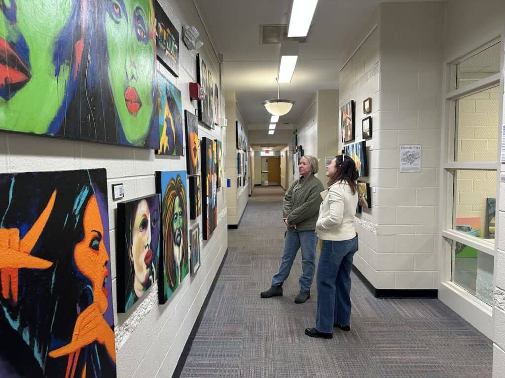 2 people looking at art