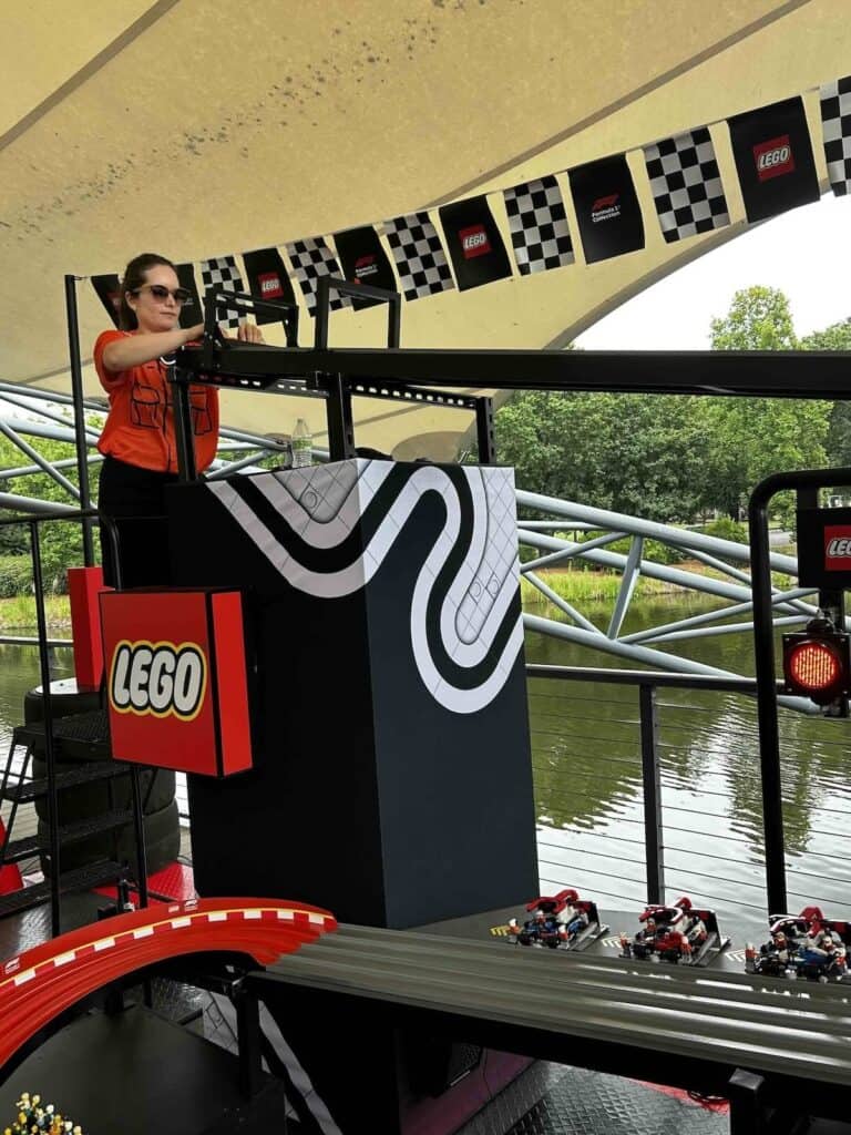 Leg race track