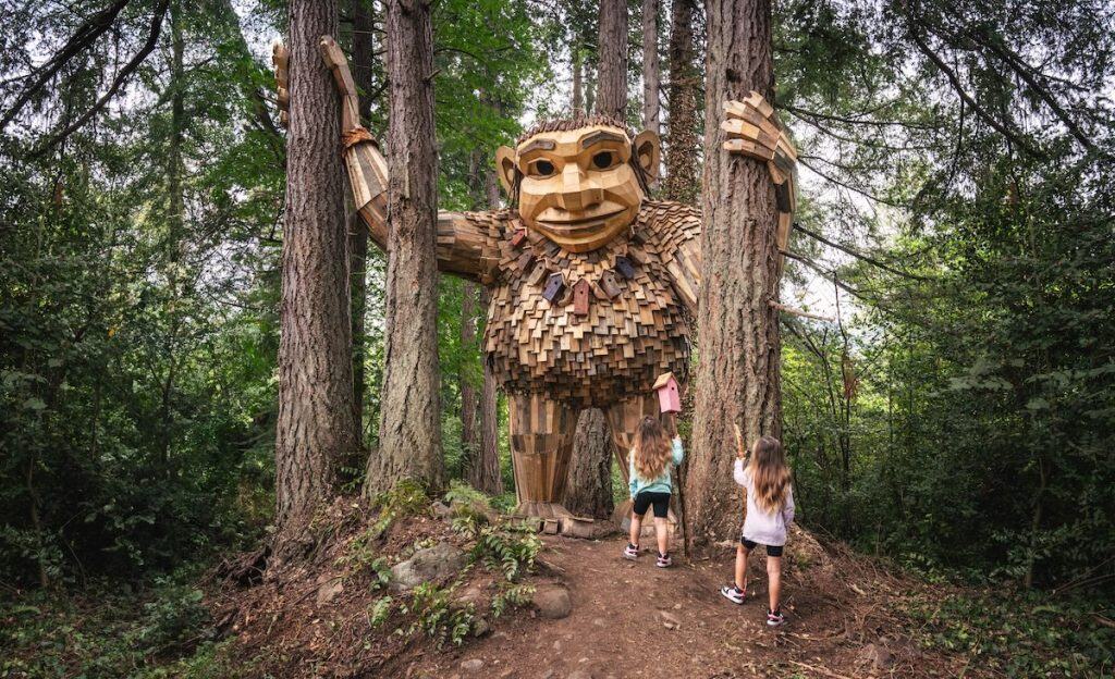 children looking at giant troll sculpture in Seattle