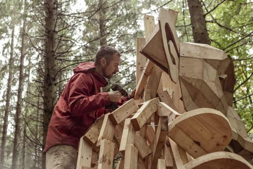 Thomas Dambo constructing a troll