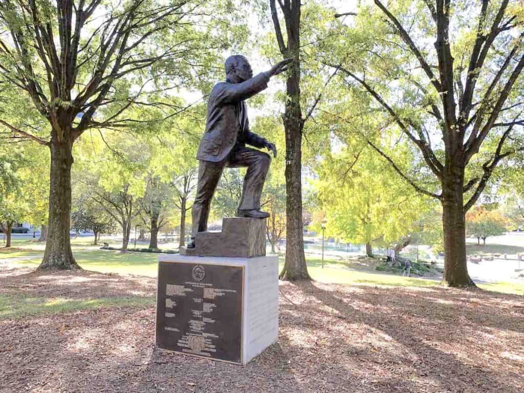 statue of Martin Luther King
