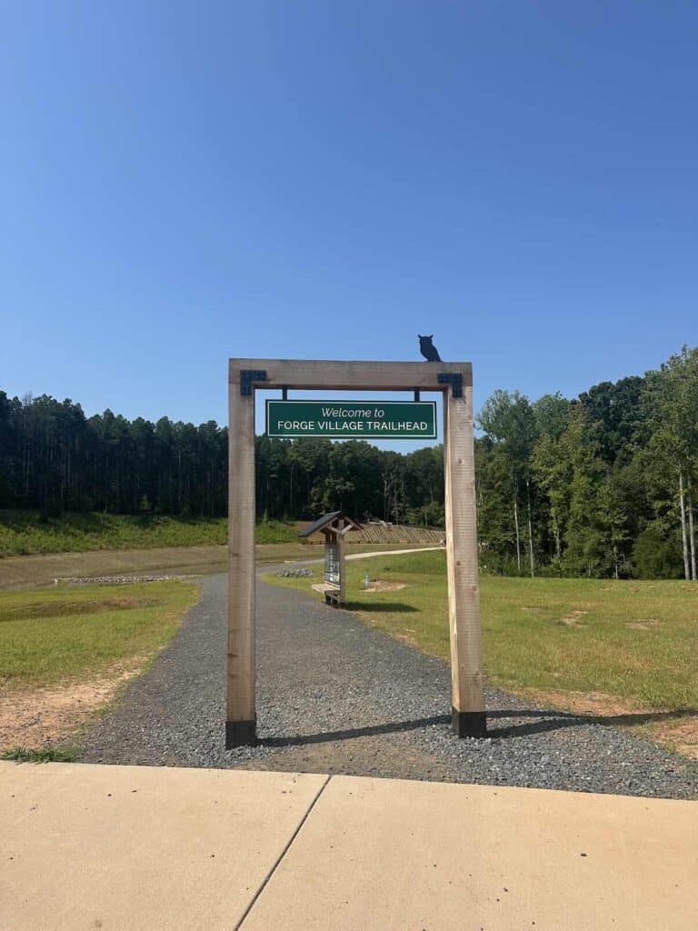 Trailhead leading to Big Pete troll